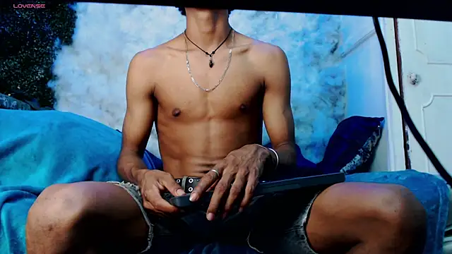 Snapshot of Walkers05 chatting on March 1, 2:24 am Walkers05 online show from March 1, 2:24 am