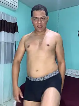 Snapshot of Loaisn chatting on February 17, 12:51 am Loaisn online show from February 17, 12:51 am