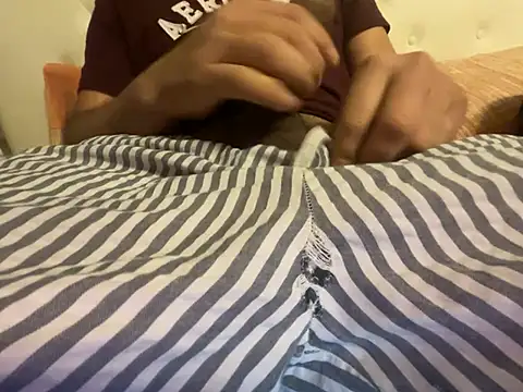 latinocalientehot online show from February 4, 9:53 pm