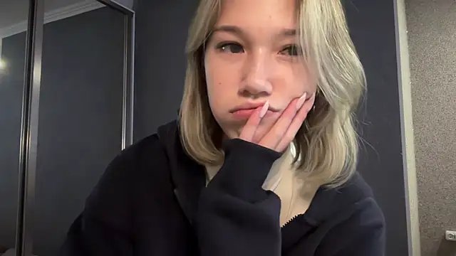 lilXdomiii online show from April 8, 9:20 am