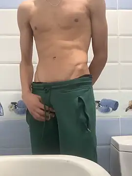 Snapshot of Spoo69 chatting on April 3, 1:25 am Spoo69 online show from April 3, 1:25 am