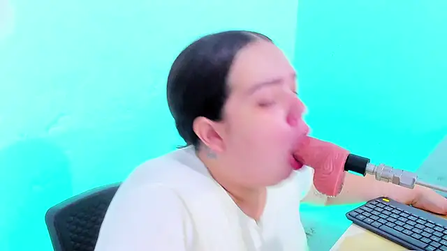 Emely pregnantt online show from February 3, 10:37 pm