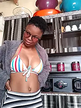 Snapshot of Sexylionessxx27 chatting on February 4, 6:30 am Sexylionessxx27 online show from February 4, 6:30 am