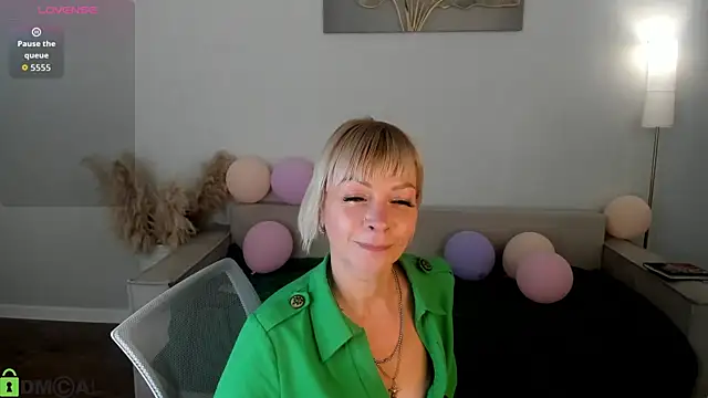 Snapshot of Ann_Annise chatting on July 4, 12:39 am Ann Annise online show from July 4, 12:39 am