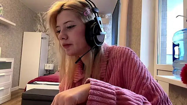 Snapshot of LadyFoxLove chatting on February 8, 10:07 am LadyFoxLove online show from February 8, 10:07 am