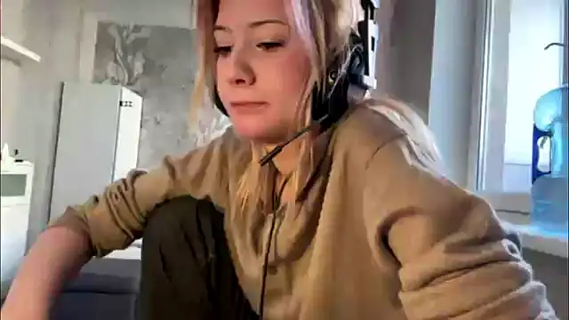 Snapshot of LadyFoxLove chatting on February 10, 12:09 pm LadyFoxLove online show from February 10, 12:09 pm