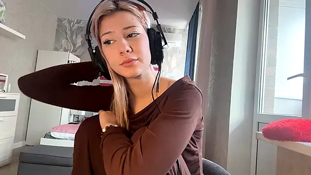 Snapshot of LadyFoxLove chatting on February 16, 11:50 am LadyFoxLove online show from February 16, 11:50 am