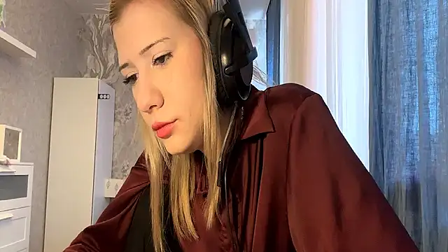 Snapshot of LadyFoxLove chatting on February 26, 11:31 am LadyFoxLove online show from February 26, 11:31 am