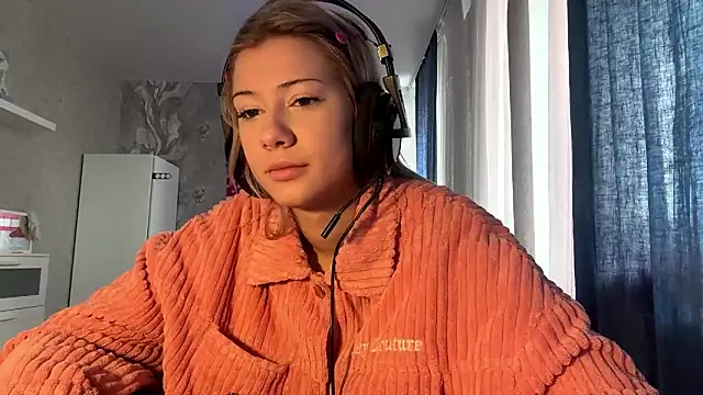 Snapshot of LadyFoxLove chatting on February 28, 10:38 am LadyFoxLove online show from February 28, 10:38 am