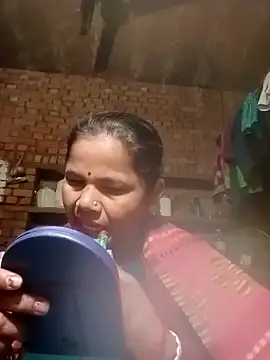 Snapshot of Pooja_sahu chatting on February 8, 6:44 pm Pooja sahu online show from February 8, 6:44 pm