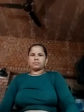 Snapshot of Pooja_sahu chatting on April 3, 10:57 am Pooja sahu online show from April 3, 10:57 am