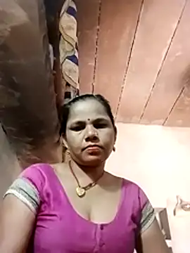 Snapshot of Pooja_sahu chatting on May 16, 6:32 am Pooja sahu online show from May 16, 6:32 am