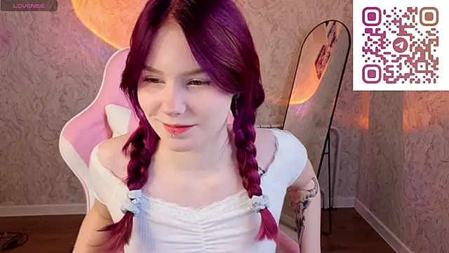 Julia Anis online show from April 12, 1:10 am