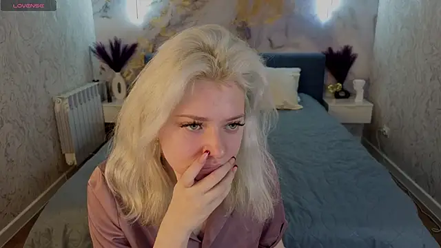 Kate Krose online show from February 17, 1:02 am