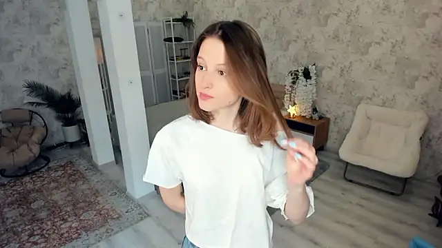 LianneBynon online show from February 22, 8:46 am