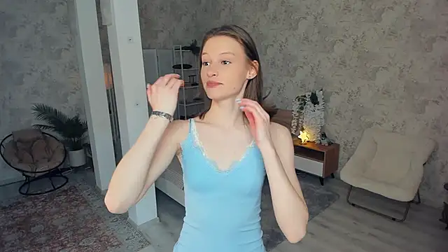 LianneBynon online show from February 26, 8:46 am