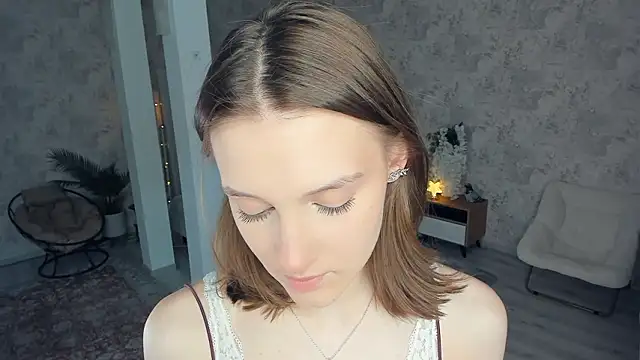 LianneBynon online show from March 9, 8:40 am