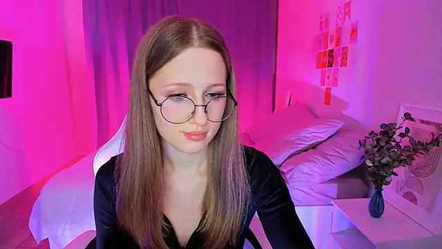 Vega Taylor online show from March 2, 3:30 am