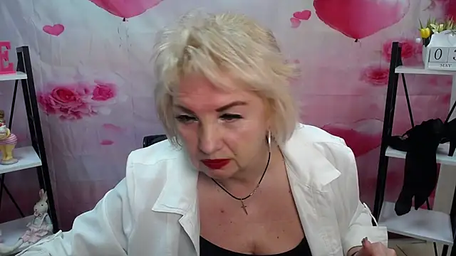 Snapshot of RenataDaster chatting on May 5, 10:56 am RenataDaster online show from May 5, 10:56 am