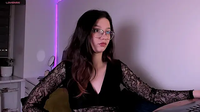 Snapshot of miabellee_ chatting on February 4, 11:09 pm miabellee online show from February 4, 11:09 pm