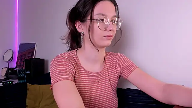 Snapshot of miabellee_ chatting on February 26, 9:03 pm miabellee online show from February 26, 9:03 pm