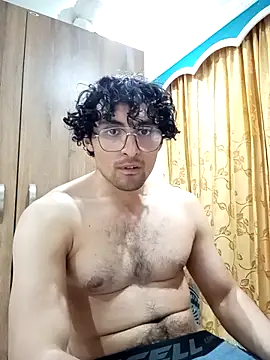 Snapshot of Apolo_Men chatting on February 7, 5:11 am Apolo Men online show from February 7, 5:11 am