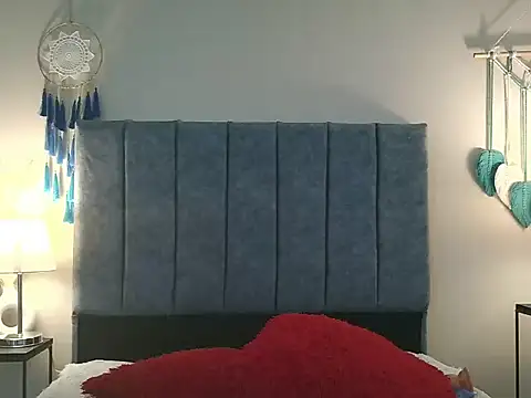 Snapshot of NatalyGuzman26 chatting on March 11, 10:54 am NatalyGuzman26 online show from March 11, 10:54 am