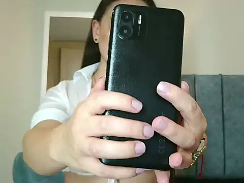 Snapshot of NatalyGuzman26 chatting on April 13, 11:27 am NatalyGuzman26 online show from April 13, 11:27 am