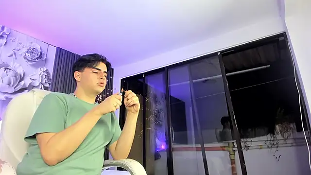 noahWolff  online show from February 21, 4:35 am