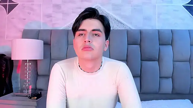 noahWolff  online show from February 24, 4:43 am