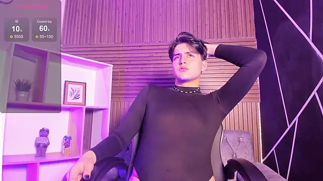 noahWolff  online show from February 25, 4:33 am