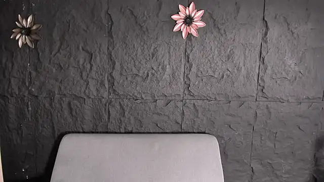 noahWolff  online show from February 28, 10:11 pm