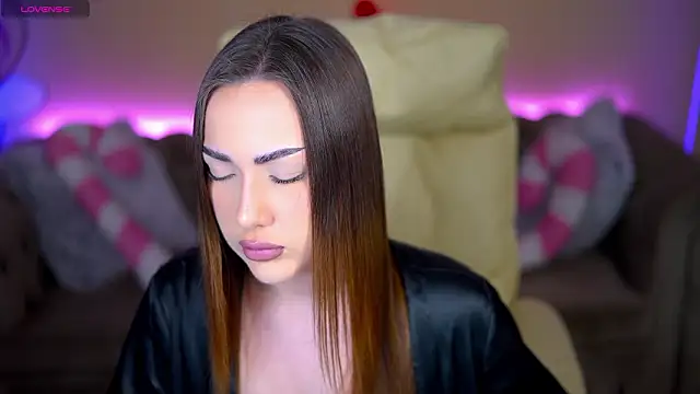 OliviaMoore  online show from February 3, 1:38 pm