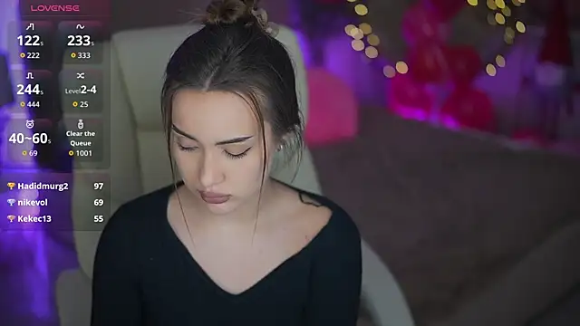 OliviaMoore  online show from February 17, 6:47 pm