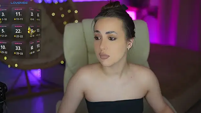 OliviaMoore  online show from March 11, 2:23 pm