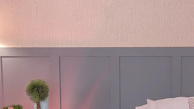 Snapshot of Annia-Greco chatting on February 19, 2:57 pm Annia-Greco online show from February 19, 2:57 pm