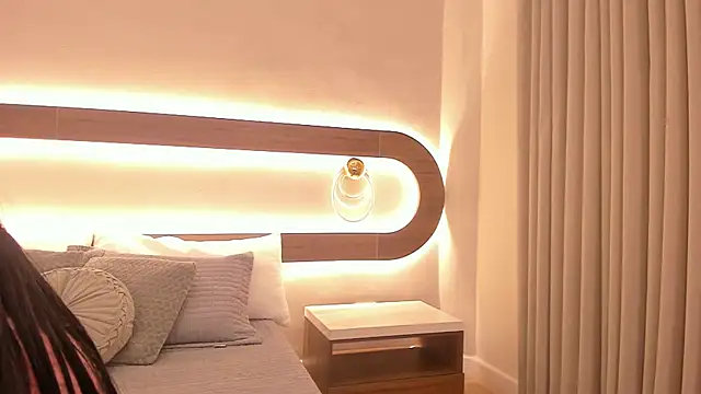 Violeta sum online show from April 8, 12:05 pm