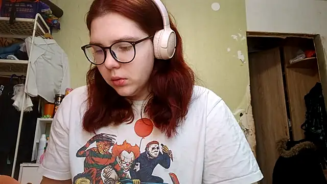 VannessaDillenbeck online show from February 11, 8:30 am