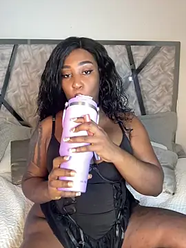 Snapshot of Denise_wolfe21 chatting on February 5, 7:40 pm Denise wolfe21 online show from February 5, 7:40 pm