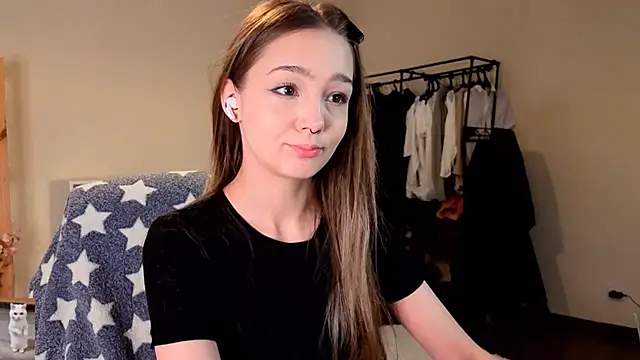 Snapshot of HoneyComfy chatting on April 13, 2:33 pm HoneyComfy online show from April 13, 2:33 pm