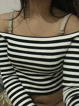 Snapshot of Nour-Lina chatting on February 27, 1:27 am Nour-Lina online show from February 27, 1:27 am