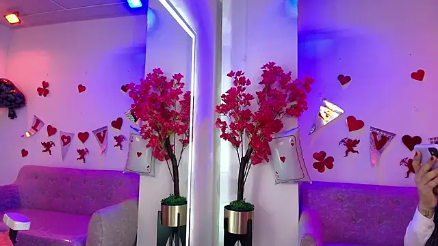 Snapshot of Maddie_T18 chatting on February 12, 11:49 am Maddie T18 online show from February 12, 11:49 am