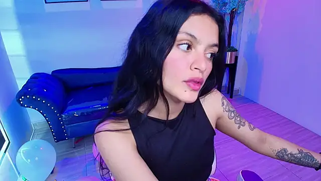 Maddie T18 online show from April 16, 9:39 pm