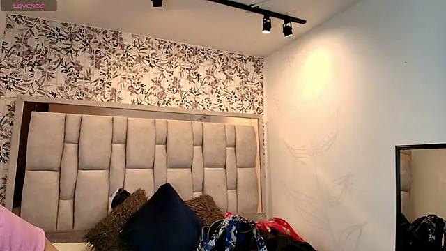 Snapshot of Emily__Cute__ chatting on February 26, 8:41 pm Emily Cute online show from February 26, 8:41 pm