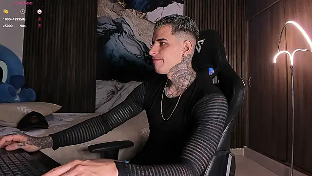 Snapshot of trisstann_ chatting on February 14, 4:48 pm trisstann online show from February 14, 4:48 pm