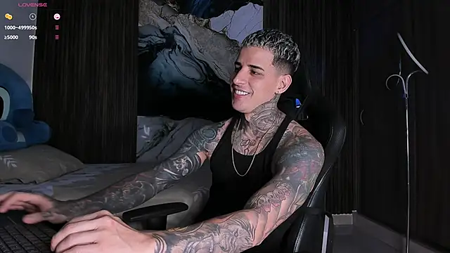 Snapshot of trisstann_ chatting on February 25, 11:25 pm trisstann online show from February 25, 11:25 pm