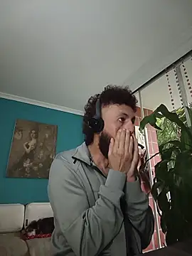 Snapshot of kauzZhomi chatting on February 2, 12:15 pm kauzZhomi online show from February 2, 12:15 pm