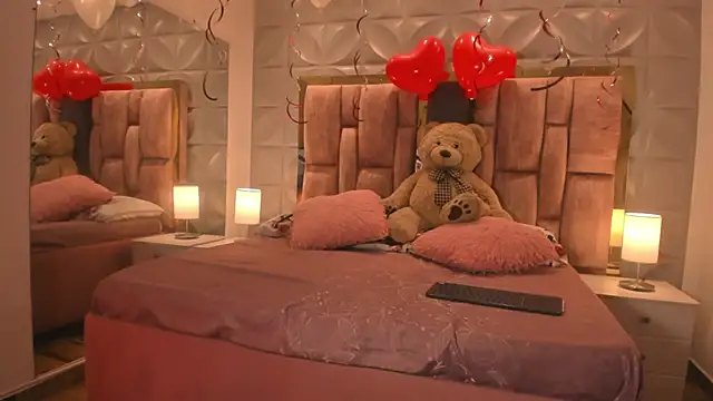 Snapshot of Paris_Velvet chatting on February 14, 10:06 pm Paris Velvet online show from February 14, 10:06 pm