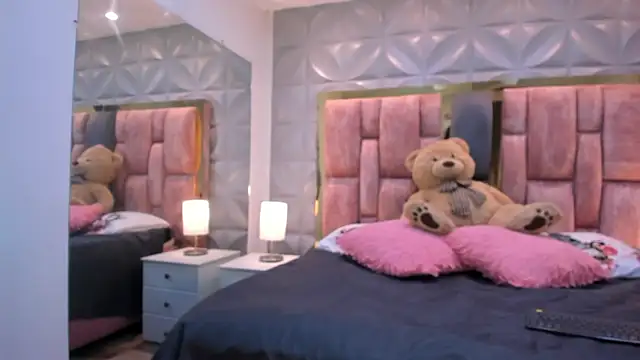 Paris Velvet online show from April 17, 10:13 pm