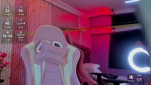 Snapshot of KatyParisi chatting on February 7, 8:01 pm KatyParisi online show from February 7, 8:01 pm